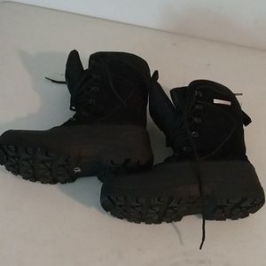 Field and stream snow boots size 6 worn once
